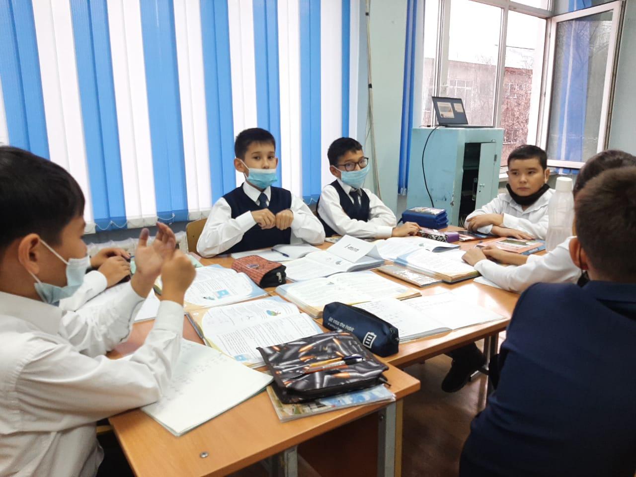 Математика пәнінің онкүндігі. «Жай бөлшектерді қосу және азайту» тақырыбында ашық сабақ өтті.