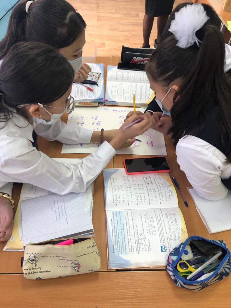 Математика пәнінің онкүндігі. «Жай бөлшектерді қосу және азайту» тақырыбында ашық сабақ өтті.