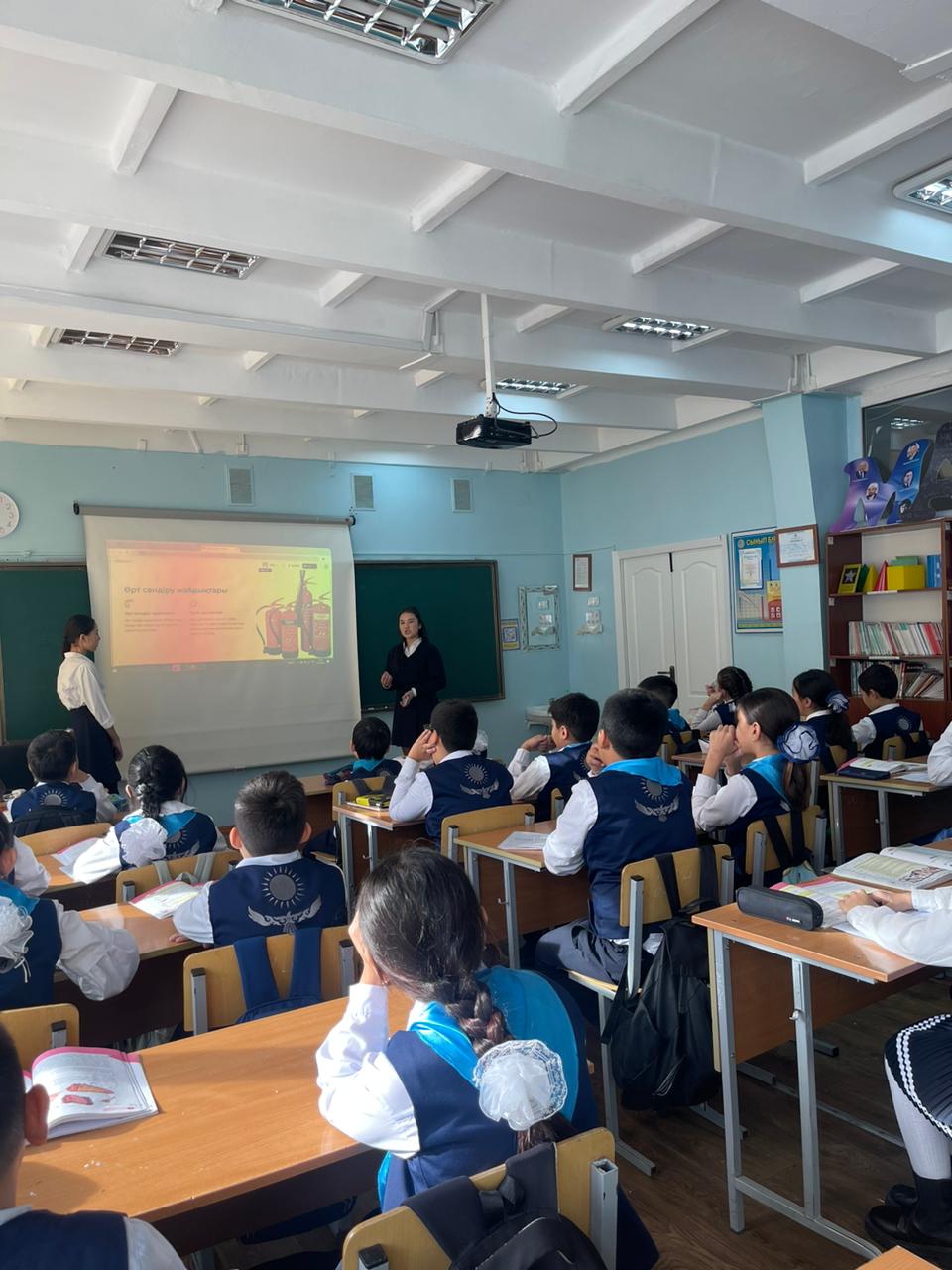Біздің мектептің жас сарбаз құрамының баллары біздің 5 сынып оқушыларына өрт туындаған жағдайда қалай өзің қорғауға және өрт алдын алу туралы түсіндірме жұмыстарын жүргізді