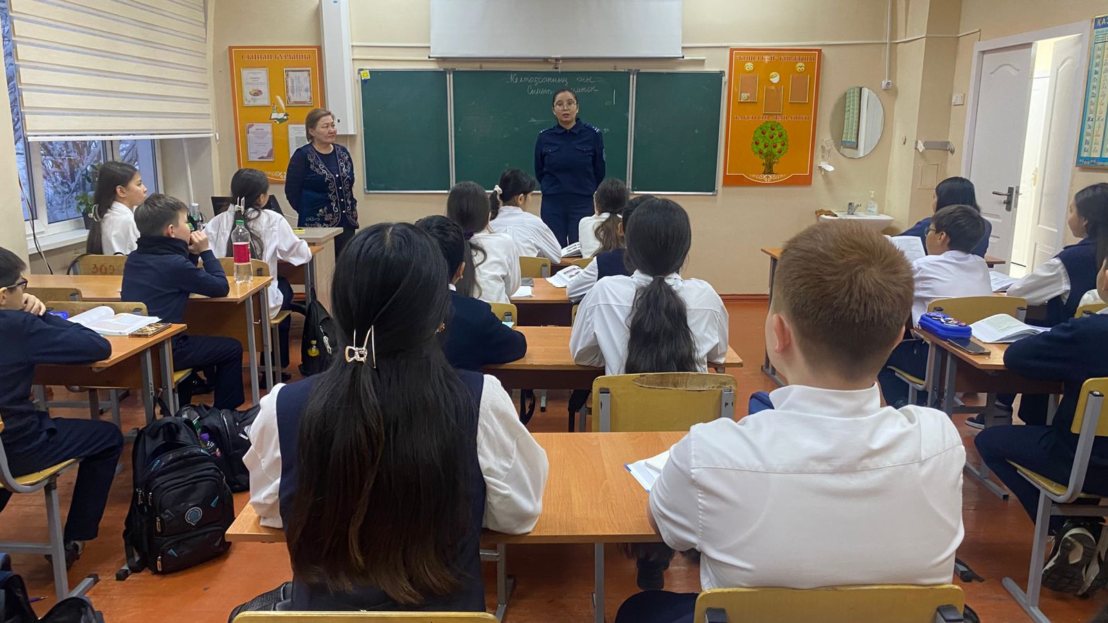 Мектебіміздің инспекторы Арын Аружан оқушыларға қауіпсіздік тақырыбында түсіндірме жұмыстарын өткізді