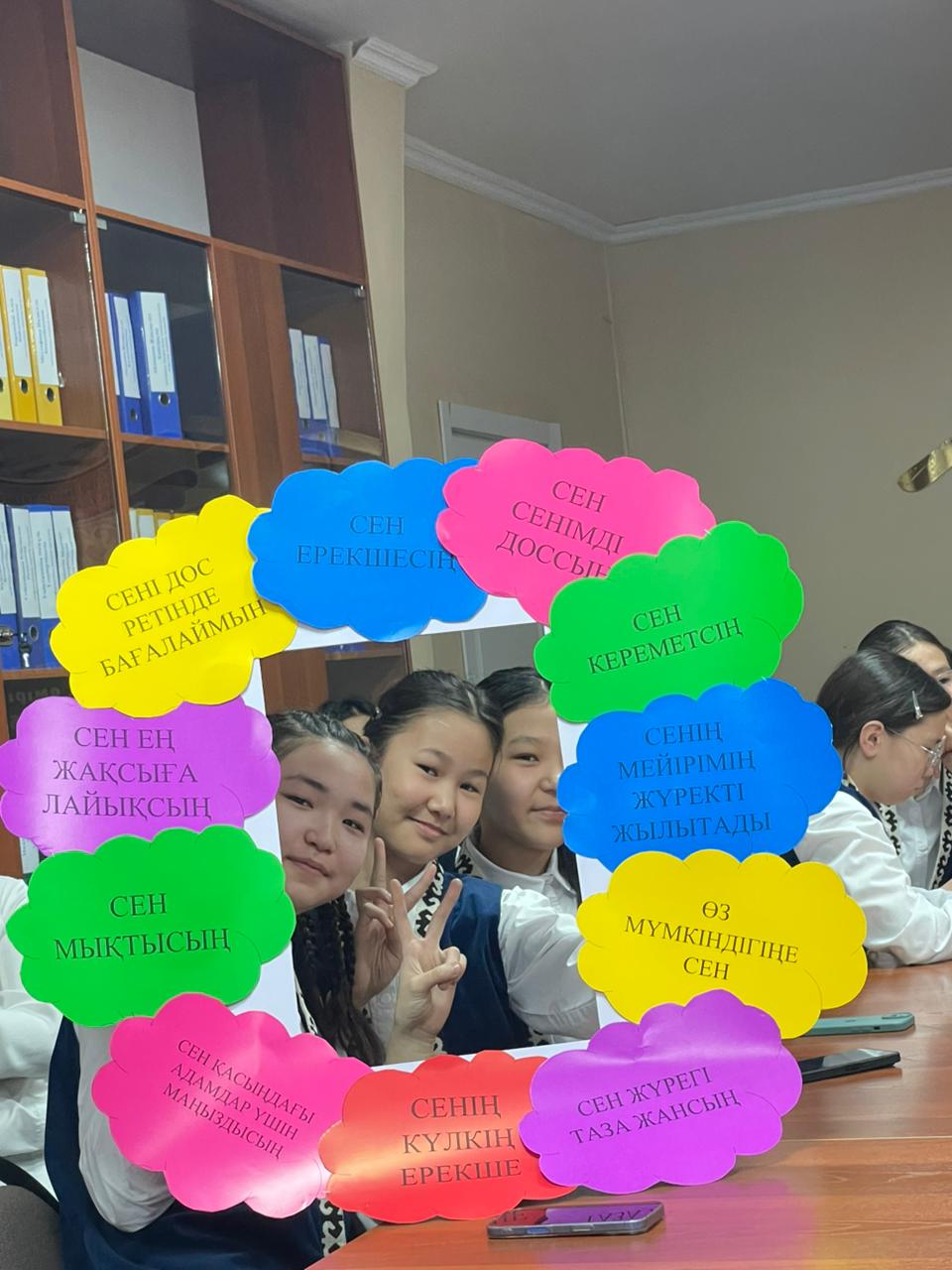 Досбол LIKE жобасы аясында Жылы сөз-жан жылуы атты фотозона ұйымдастырылды