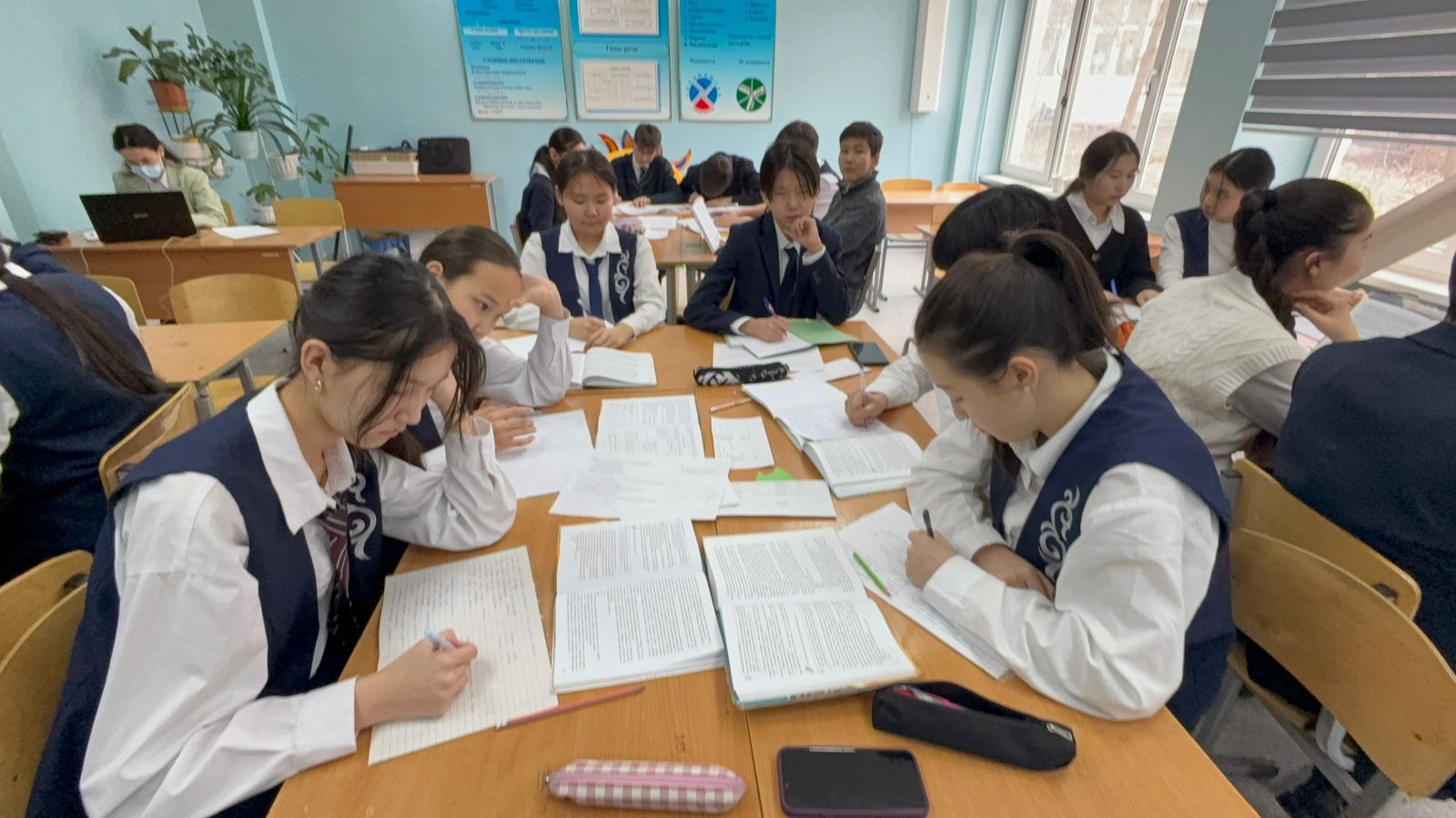Урок в 9 В классе Тема  М.Горький Сказки об Италии учит.Уалиева