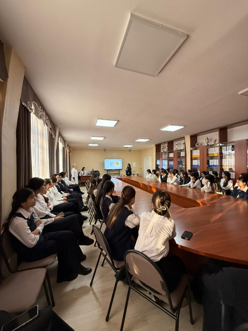 Көмек жобасы аясында сынып сағаттары өткізілді.