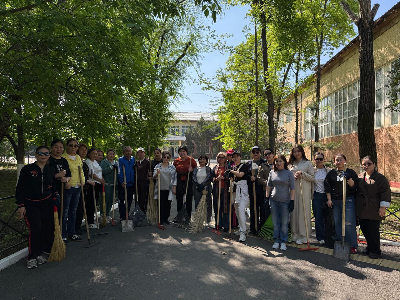 Алматы таза қала акциясы аясында сенбілік өтті.